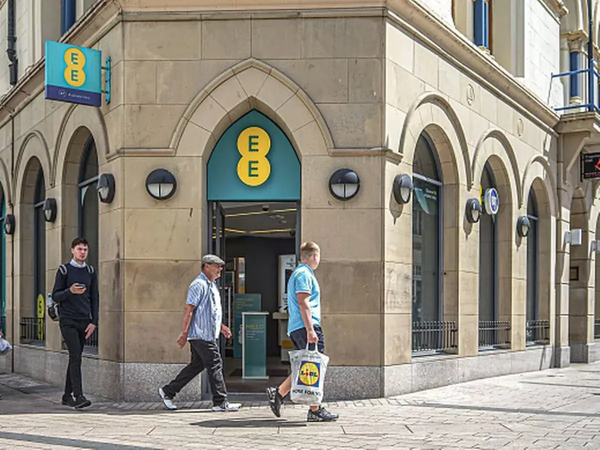 Win £1,000 to spend at EE Store with EE